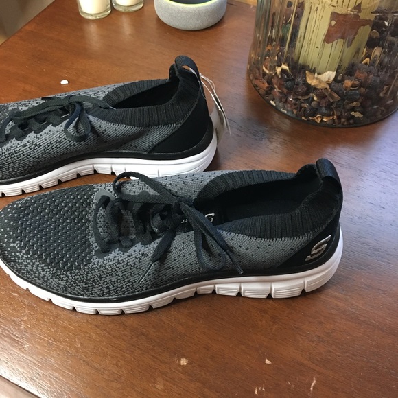 Skechers Sport Sneakers NWT - Picture 3 of 6